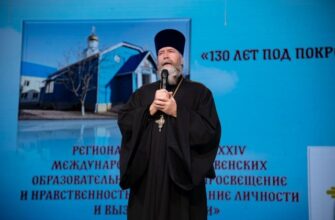 Благочинный Свято-Крестовского округа митрофорный протоиерей Ириней Лукьянов приветствовал собравшихся