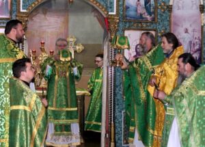 В день памяти прп. Амвросия Оптинского епископ Георгиевский и Прасковейский Николай совершил Божественную литургию в храме Воскресения Словущего 3
