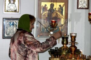 В день памяти прп. Амвросия Оптинского епископ Георгиевский и Прасковейский Николай совершил Божественную литургию в храме Воскресения Словущего 7
