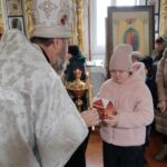 Священник поздравил с Рождеством Христовым детей с ограниченными возможностями в Буденновске 1