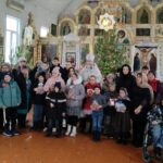 Священник поздравил с Рождеством Христовым детей с ограниченными возможностями в Буденновске 3