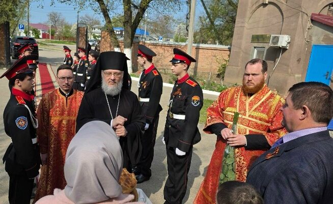 Епископ Николай возглавил Божественную литургию в Казанском храме города Будённовска