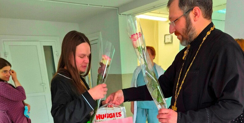 Священник посетил родильное отделение в городе Будённовске