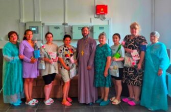 Священник посетил родильное отделение Будённовской больницы